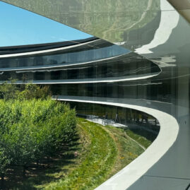 russia-now-requires-apple-to-store-user-communications-and-hand-them-over-if-requested